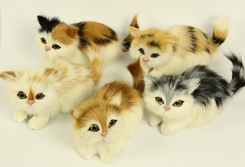 Fell Katze liegend 5 sort. 13cm