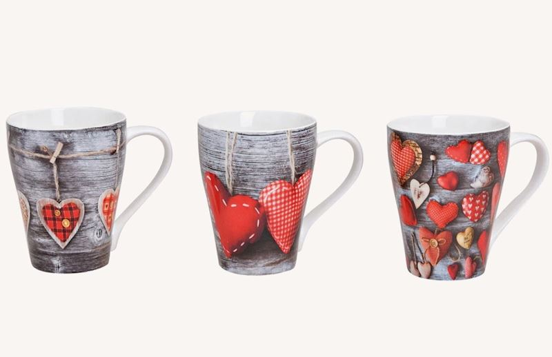 Tasse en céramique avec décor des coeurs 3 ass. 300 ml