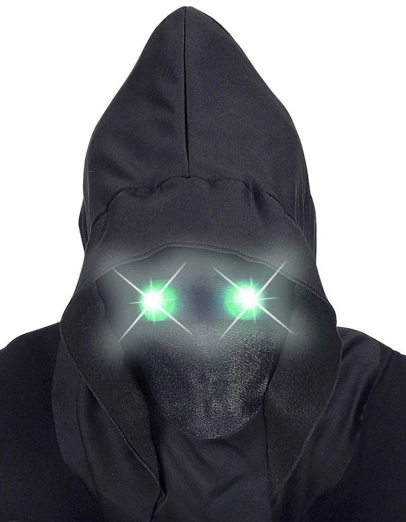 Maske mit Kapuze und grün leuchtende Augen